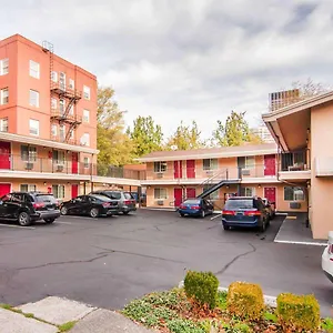 Lodge Econo Center, Portland