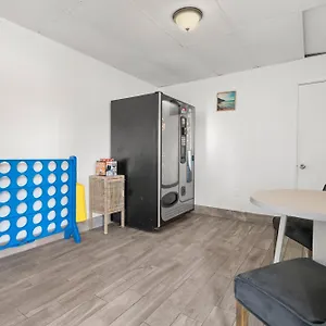 1k Bed With Shared Pool 02 Apartment Clearwater