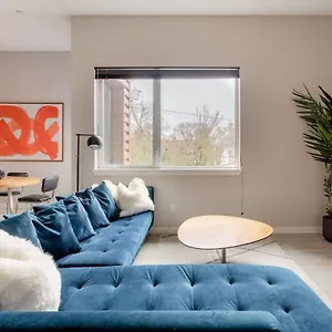 Apartment Retro Modern 2-bedroom With 90 Walkscore, Portland