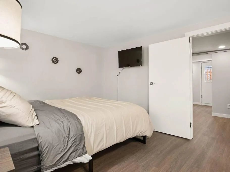 Elegant Richmond Gem Nestled Up To Hawthorne Blvd. Apartment Portland